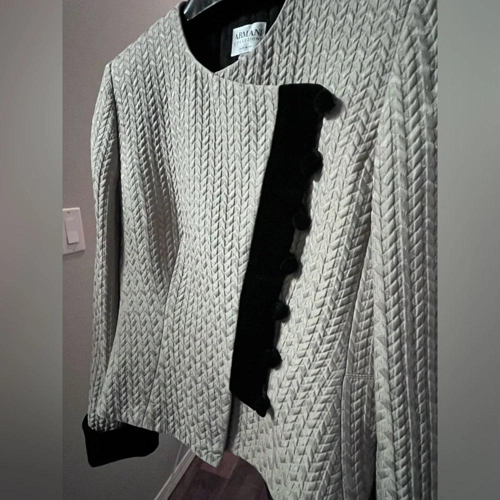 ARMANI COLLEZIONI beautiful BLAZER Jacket Made in ITALY with Velvet Details - Picture 5 of 16